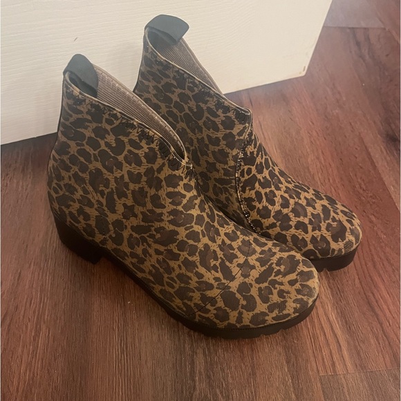 Charleston Shoe Co. Upper Monterey Boots in Leopard - Picture 3 of 9